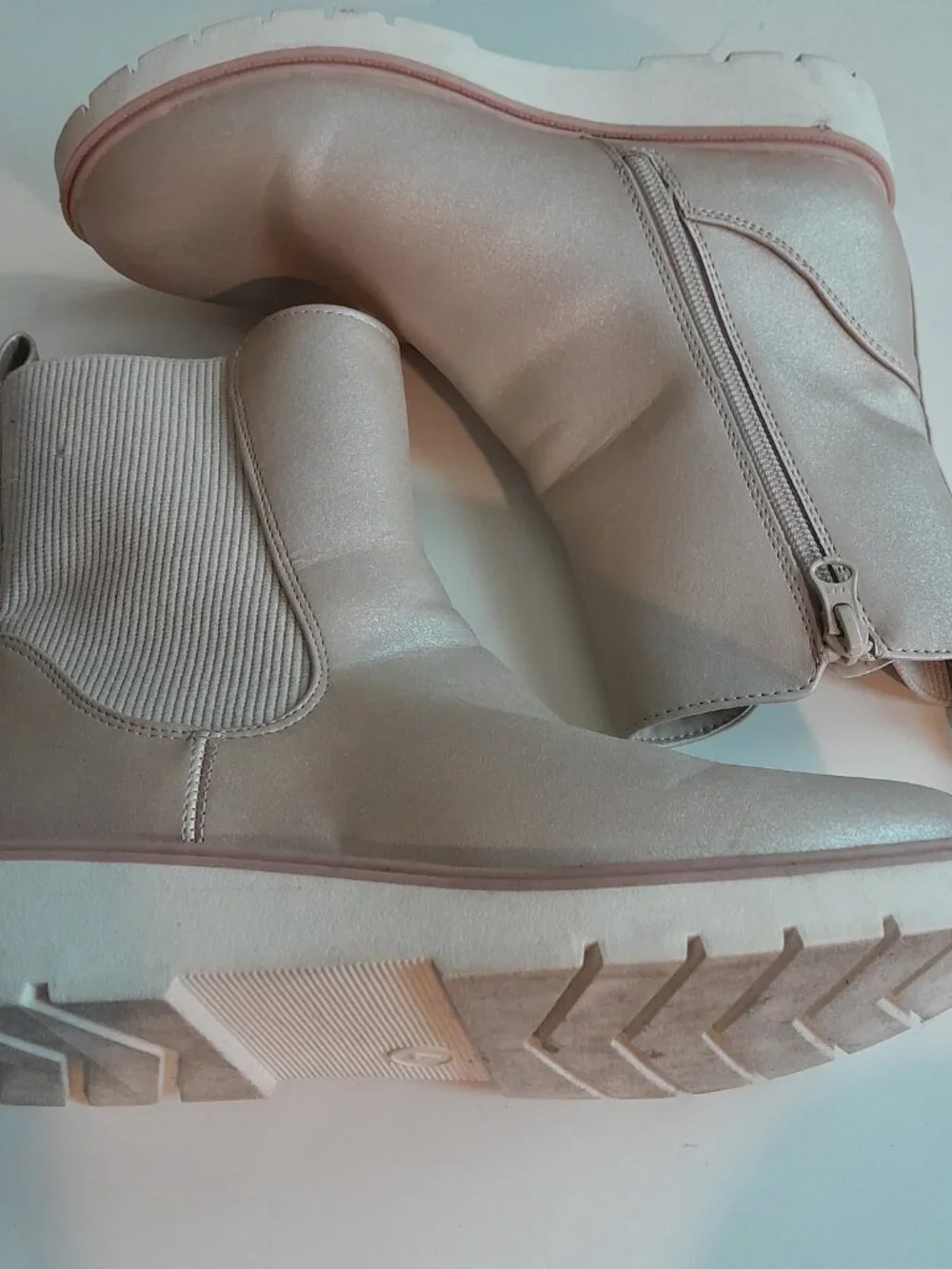 Art Class Girls Laurel Chelsea Beige boots Size 4